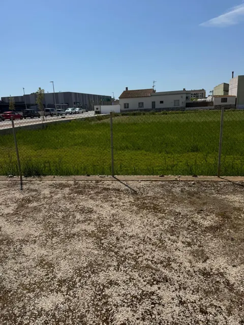 Solar con gran potencial en excelente ubicación en Deltebre