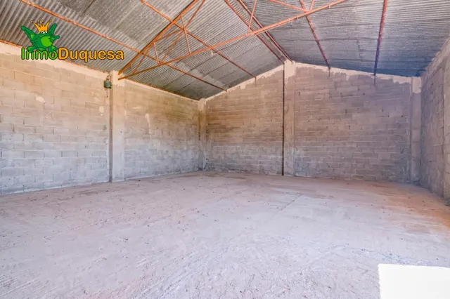 Finca con 2 NAVES y COBERTIZO. 2.100 m2 de solar. - foto 4