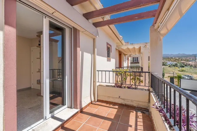 ADOSADA EN URBANIZACIÓN EN HUETOR VEGA — 24