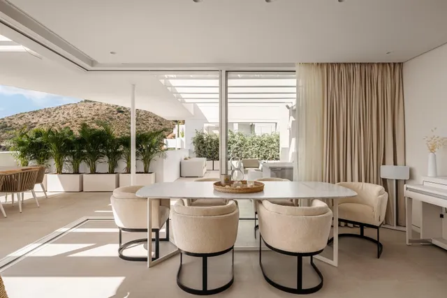 Ático dúplex de 3 dormitorios y 3 baños con vistas al mar y  - foto 3