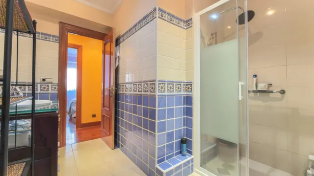 Amplia vivienda de 3 habitaciones en el centro de Irún — 11