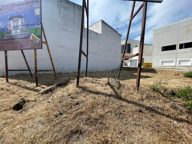 PARCELA URBANA DE ESQUINA EN ARROYO DE LA LUZ - foto 3