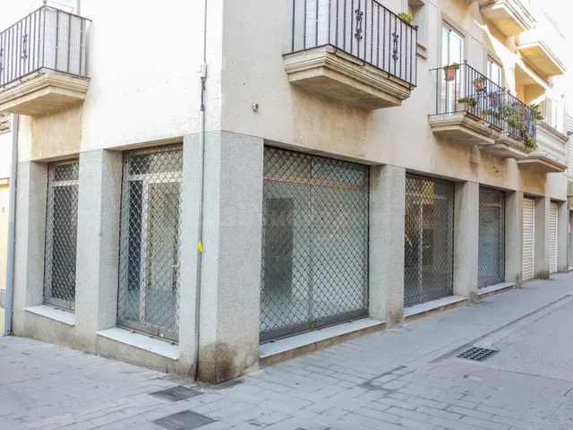 Buena esquina cerca parking, La Salle y zona comercial de Pa