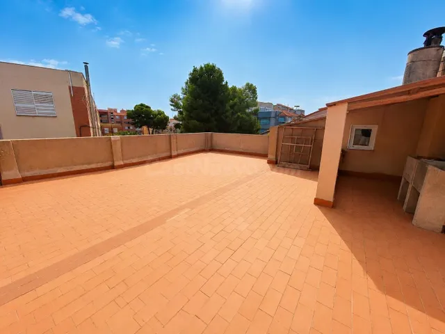 GRAN VIVIENDA EN PRIMERA PLANTA CON 4 DORMITORIOS Y ESPECTAC - foto 5