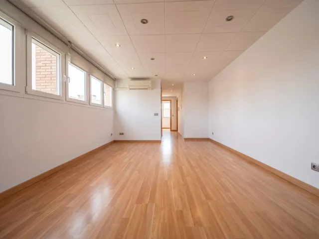 ÁTICO EXTERIOR CON TERRAZA, LUZ NATURAL Y PRIVACIDAD EN L’HOSPITALET — 15