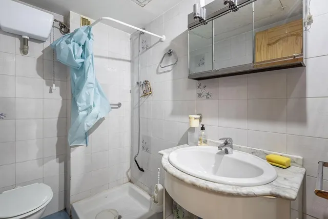 Traumatología (zona). Piso 4 dormitorios, 2 baños. Calefacción central. Plaza de aparcamiento y trastero. — 22