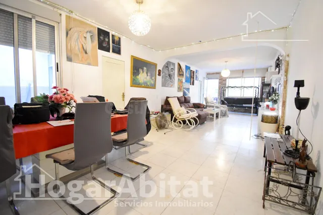 MUY AMPLIO CON 5 DORMITORIOS Y TERRAZA EN CENTRO — 2