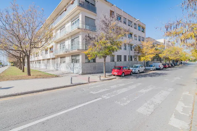 Piso urbanización giner de los ríos — 28