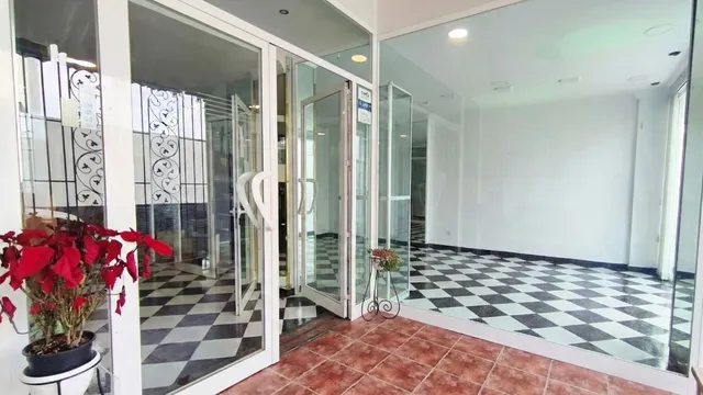 Local comercial 270m² en venta - Costa del Sol — 16