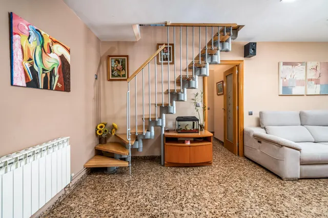 Dúplex  con 3 dormitorios mas buhardilla, 2 baños, balcón, vistas panoramicas. — 36
