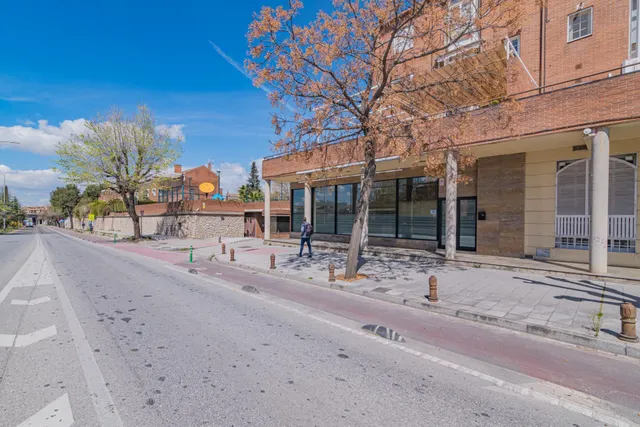 ¡oportunidad única! local comercial en avenida andalucia — 26