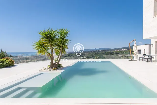 Casa en venta en Sant Vicenç de Montalt con espectaculares vistas al mar — 3