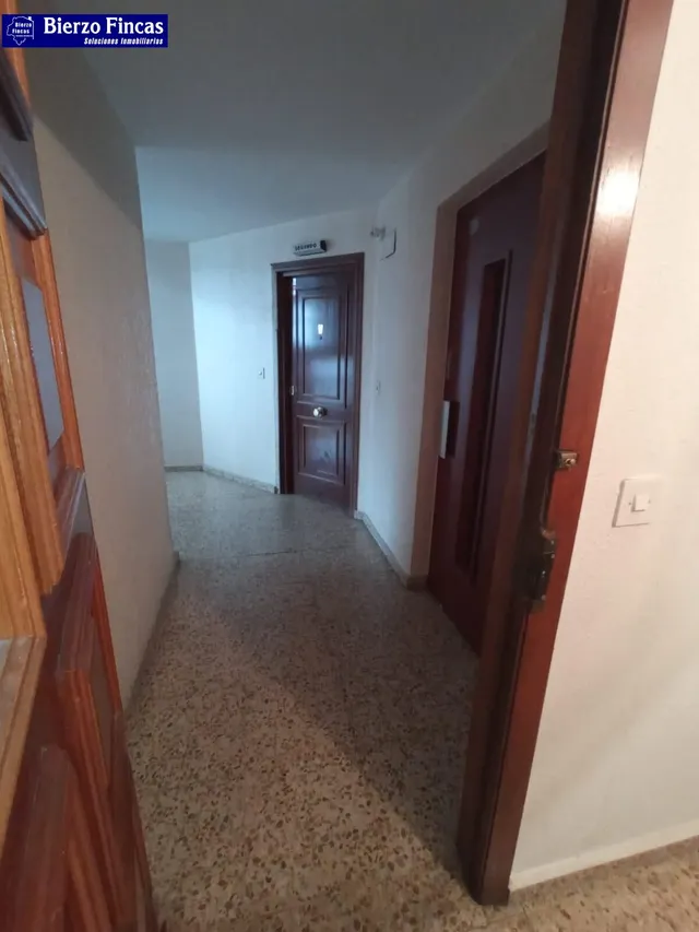 SE VENDE AMPLIO PISO EN PONFERRADA — 42