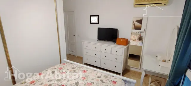 Amplio, moderno y reformado en residencial con terraza, piscina y garaje, todo amueblado — 21