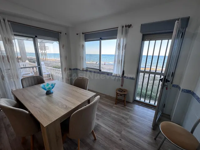 ESPECTACULAR APARTAMENTO 1ª LINEA DE PLAYA CON ACCESSO AL MA
