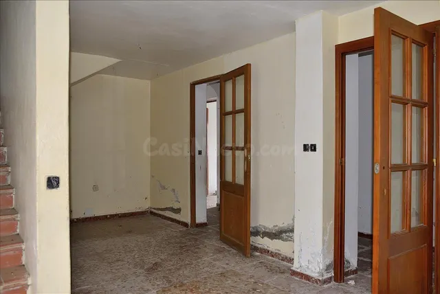 ¡GRAN CASA ADOSADA DE 351 M2 CON ENORME POTENCIAL EN ALGECIRAS! — 4