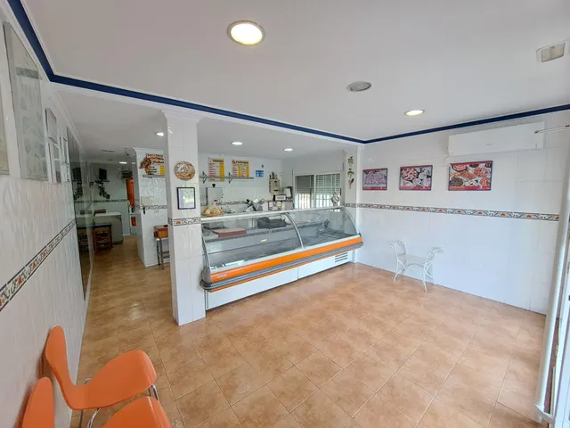 LOCAL COMERCIAL EQUIPADO COMO CARNICERIA — 4