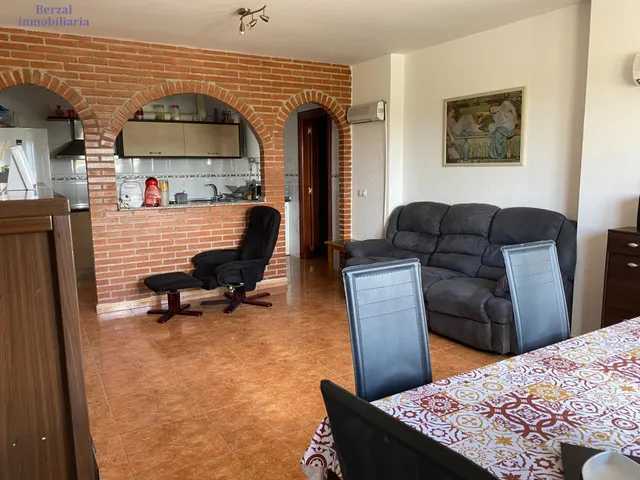 Adosado en Hormilla, tres habitaciones, dos baños, terraza de dieciocho metros. — 3