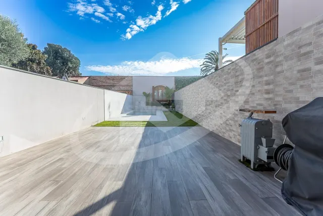 CASA DE LUJO EN EL CENTRO DE SABADELL CON PISCINA - foto 2