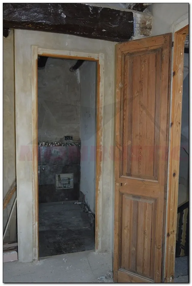 CASA DE PIEDRA ESQUINERA DE 257 M2 PRCTICAMNTE REFORMADA DE PIEDRA, 3 DORMITORIOS SUITES. — 26