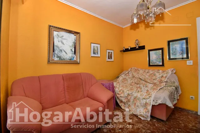 MUY AMPLIO CON BALCÓN Y ASCENSOR — 13