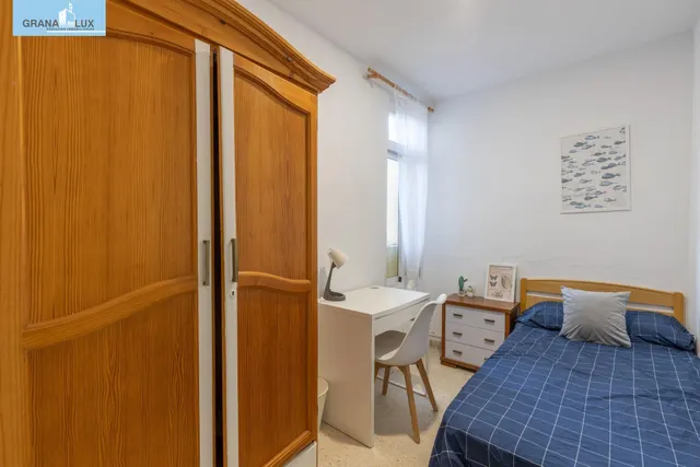 Piso ideal para inversión con alta rentabilidad junto a facultades de  Cartuja en Granada — 15