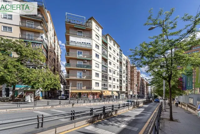 Piso señorial de 182 m2 en Avenida Madrid: amplitud, luz y posibilidades infinitas con garaje opcional. — 46