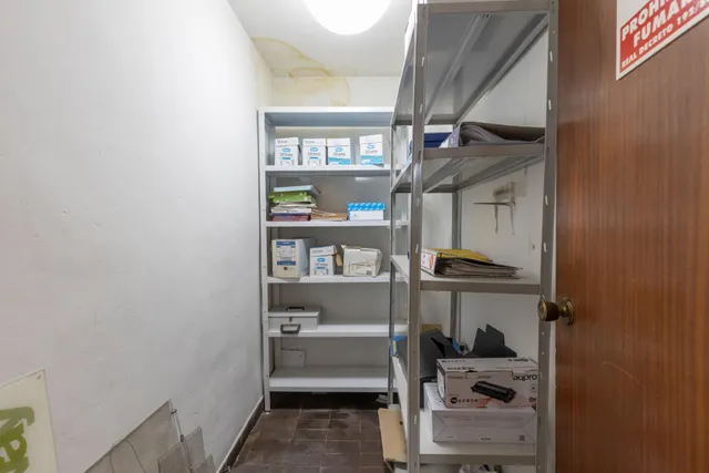 LOCAL COMERCIAL JUNTO A ÁNGEL GANIVET | ESPACIO Y UBICACIÓN. — 12