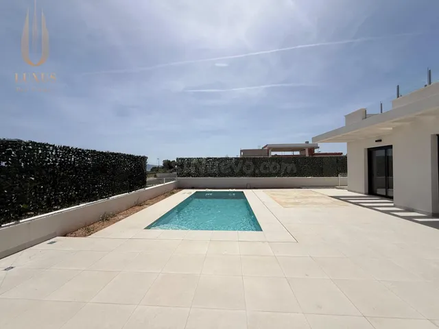 Moderna villa de lujo en una sola planta en Polop de la Mari - foto 3
