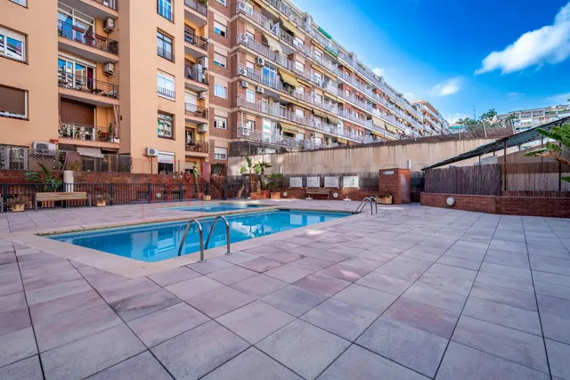 Piso listo para entrar a vivir con piscina comunitaria en la maternitat i sant ramón — 34
