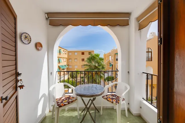 Ático dúplex de 2 dormitorios con gran solárium privado a 10 - foto 2
