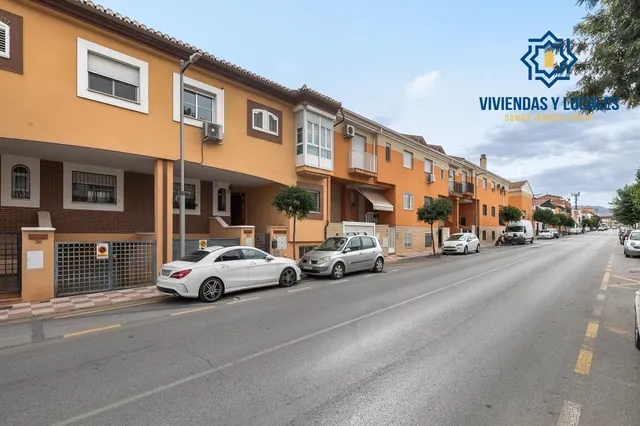 ¡Tu nuevo hogar te espera en Churriana de la Vega! Casa adosada con patio, garaje y futura parada de metro a pocos pasos. — 32
