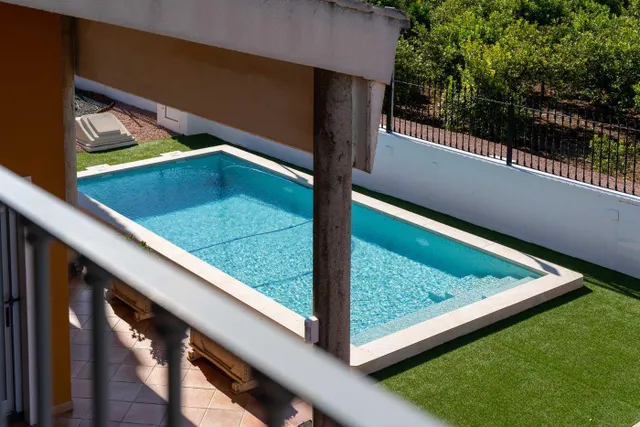 ¡¡ Estupendo chalet de 495 m2. construidos en una parcela de 1.000 m2. vallada, dentro del perímetro de una finca de 9.480 m2. !! — 43