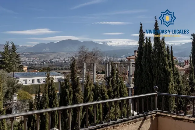 INCREÍBLE CHALET INDEPENDIENTE EN ZONA PRIVILEGIADA — 25
