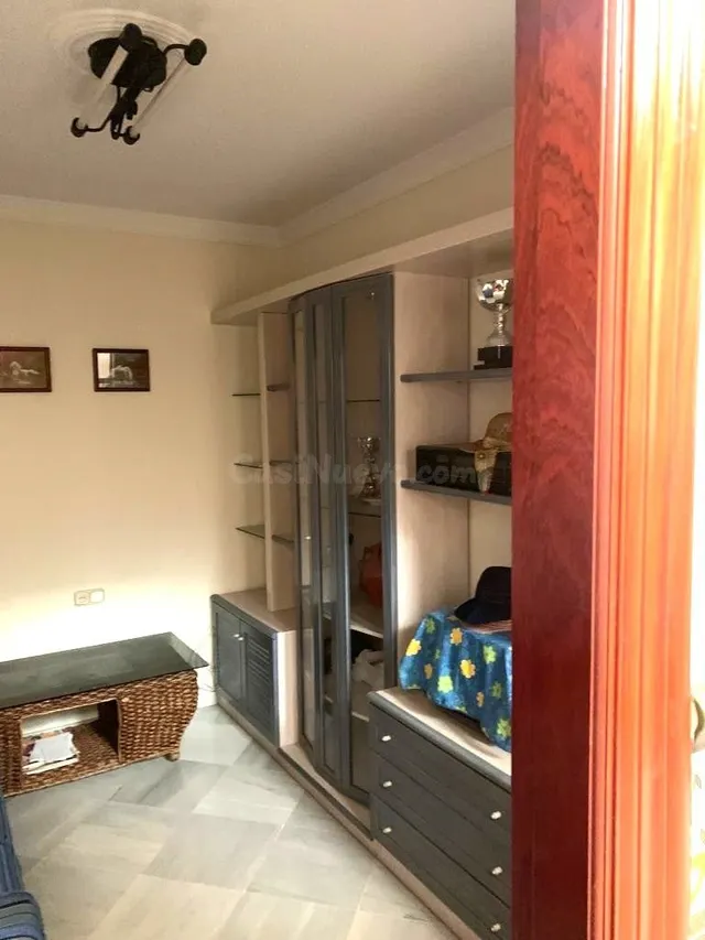 Gran casa con garajes y local comercial — 2