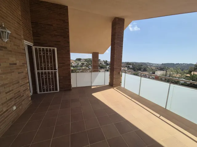 Casa con vistas panorámicas, placas solares y gran terraza en Mas Trader, Cubelles — 39