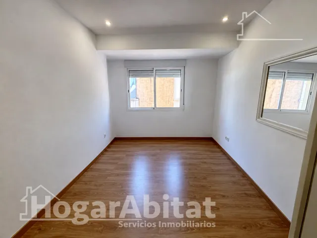 REFORMADO CON 4 DORMITORIOS Y BALCÓN — 15