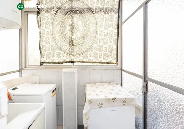 En Venta Piso de 4 dormitorios con ascensor, ideal para refo - foto 5