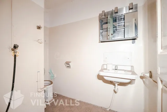 Casa para reformar con local en pleno centro de Caldes de Mo - foto 4