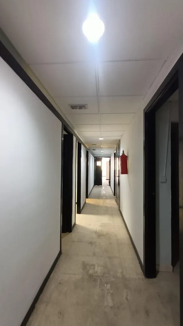 Amplio Local Comercial en Elche - Ideal para Centro Estético o Deportivo — 10