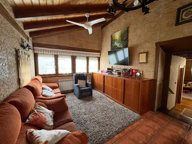 PRECIOSA CASA DE PUEBLO EN VENTA