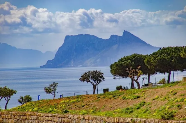 PARCELA URBANIZABLE CON VISTAS AL MAR EN BAHÍA DE LAS ROCAS