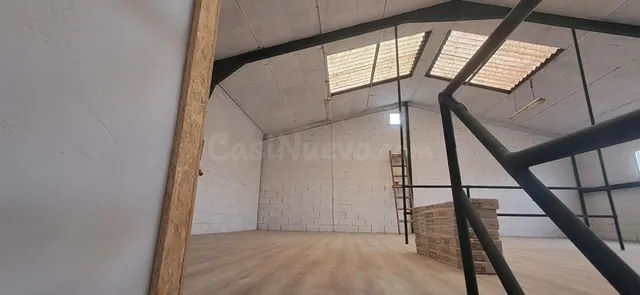 NAVE CON PARCELA EN ASIPO — 5