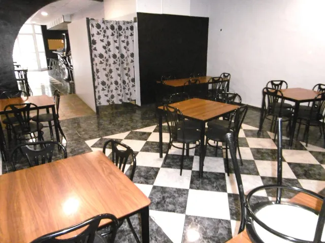 SOLAR CON LOCAL COMERCIAL EN PLANTA BAJA ACTUALMENTE CON NEGOCIO DE BAR — 21