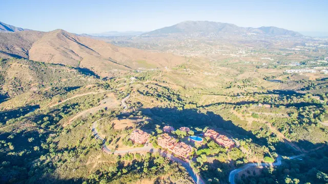 Espectacular finca en la Costa de Sol, sí, es posible conseguir algo así...50.000m2 en la Mairena con licencia para Mansión de 1000m2 — 8