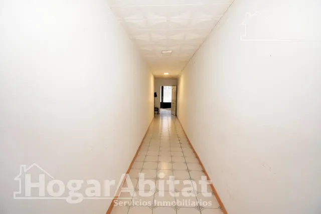 AMPLIA CASA PARA REFORMAR CON 7 DORMITORIOS EN EL CENTRO — 36