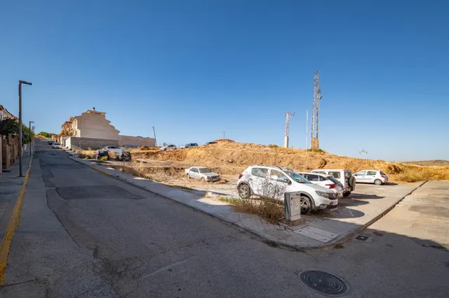 SOLAR RESIDENCIAL EN OTURA — 18