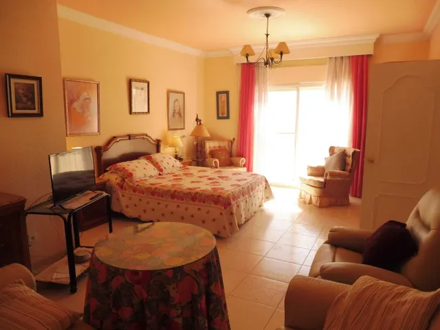 Villa grande con mucho potencial y vistas al mar zona Estupa Budista, Benalmádena — 48