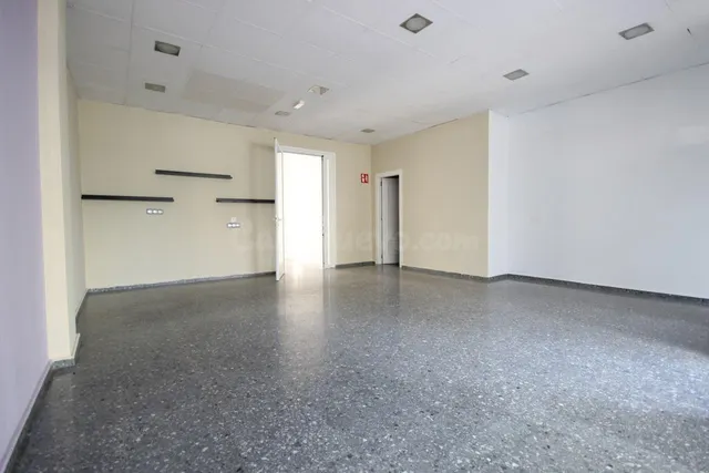 Oportunidad Única: Local Comercial en Alquiler en La Canal, 