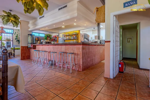 “Restaurante con licencia en 1.993 m2 de parcela y potencial para 3 viviendas en Hita” — 16
